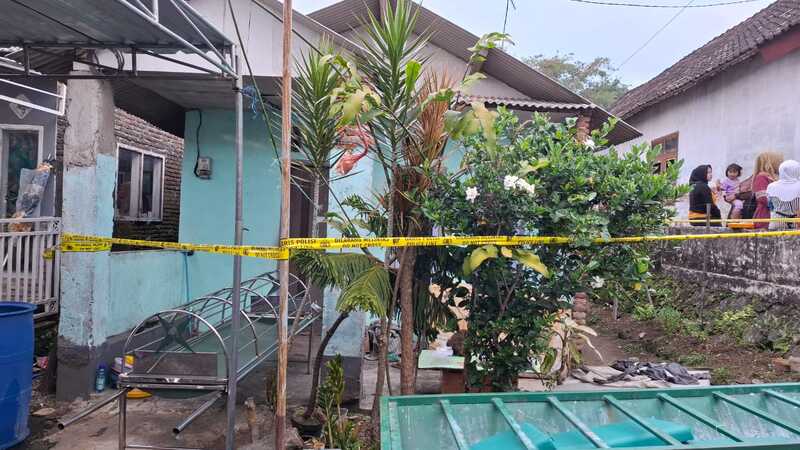 Geger! Penemuan Pasutri di Lawang Malang Tewas: Suami Gantung Diri, Istri Luka Parah 1 Pasutri di Lawang.