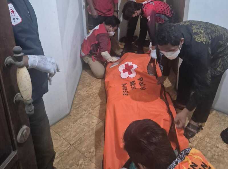 Mayat Pria Membusuk Ditemukan di Kamar Kos Ngoro Mojokerto, Identitas Warga Sidoarjo 1 Mayat pria membusuk.