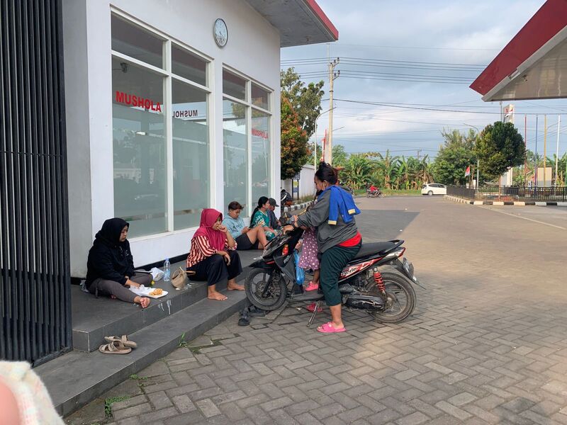 Beli BBM di Jember langka.