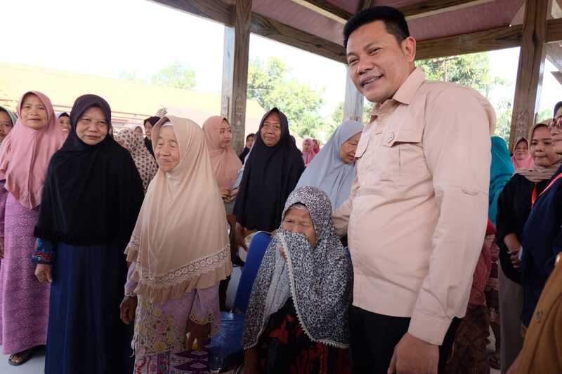 Bantuan pangan di Sidoarjo.