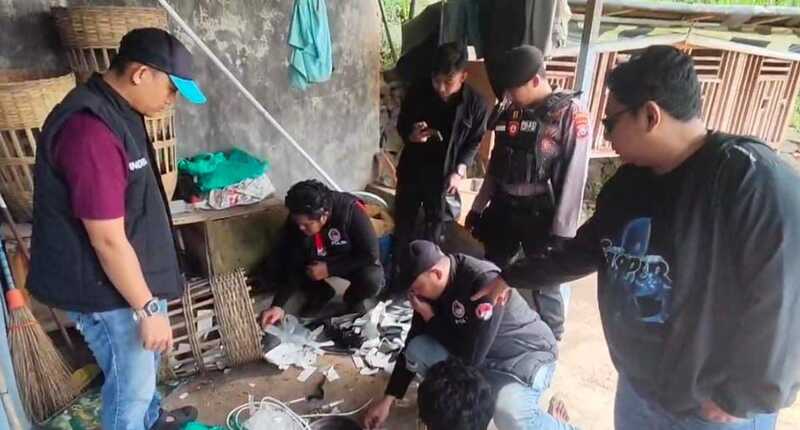 Polisi Gerebek Rumah Diduga Milik Bandar Sabu di Gempol Pasuruan, Kades Ucapkan Terima Kasih 1 Bandar sabu.