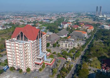 Universitas murah di Surabaya.