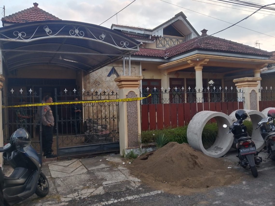 Kuli Bangunan di Kota Malang Temukan Benda Diduga Granat, Sempat Berniat Dijual ke Pasar Loak 1 Benda Diduga Granat