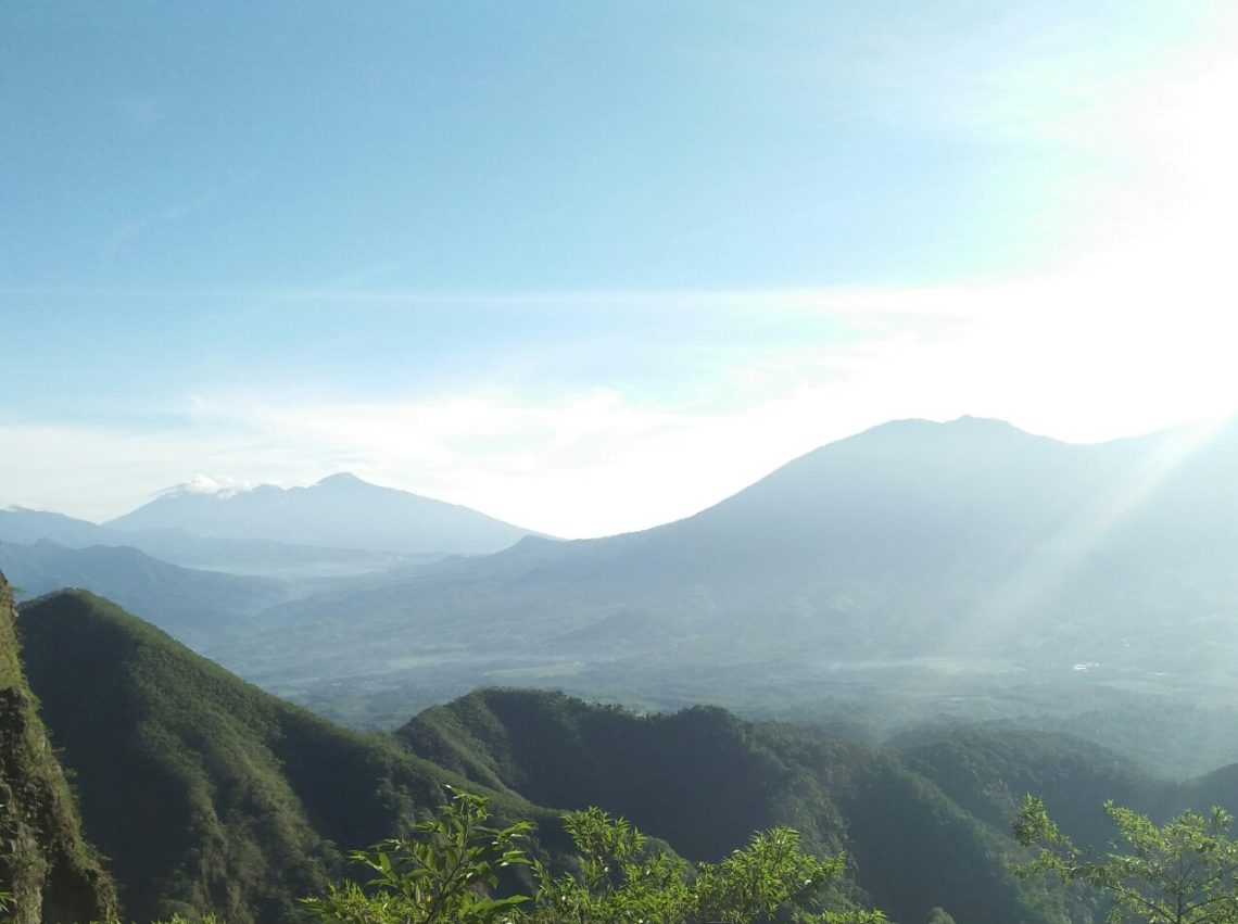 Rekomendasi 4 Gunung di Kediri untuk Pendaki Pemula, Viewnya Gak Kalah sama Rinjani 5 Gunung di Kediri