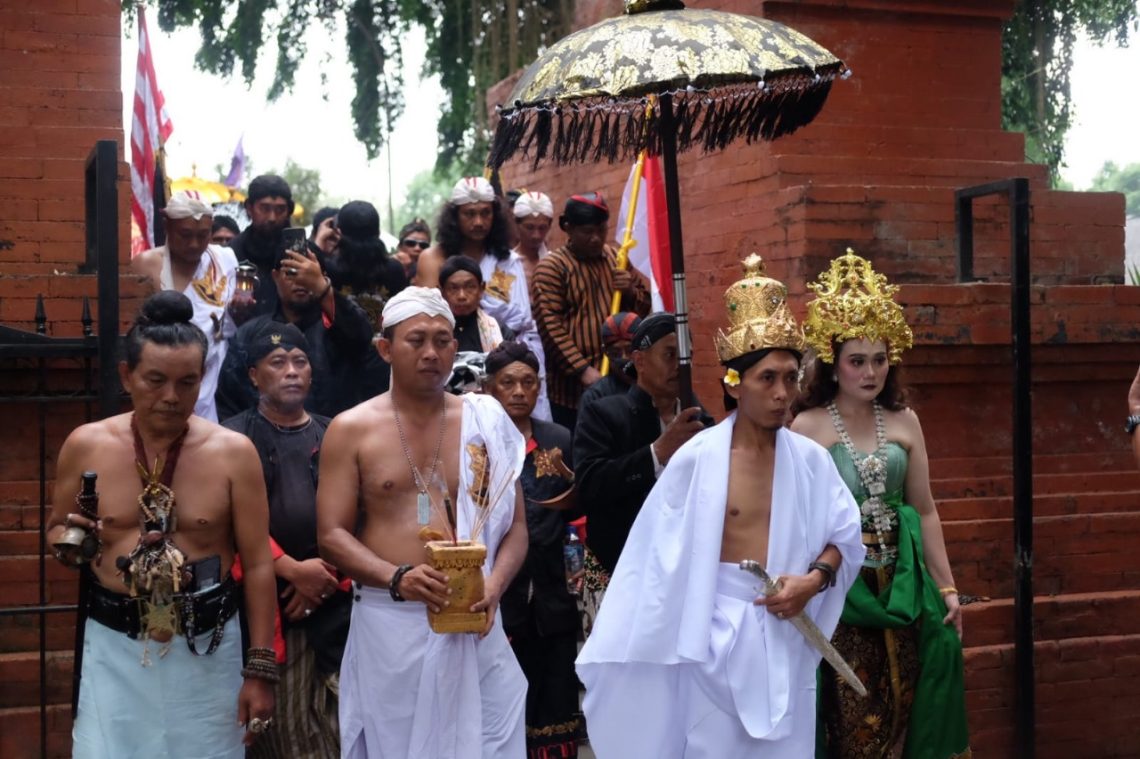 Kirab Agung Sri Linggar Kertaningrat