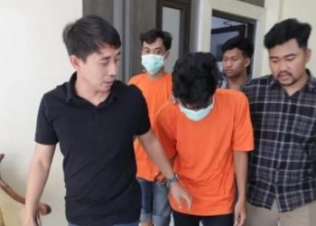 Mahasiswa memeras Kepala Dindik Jatim