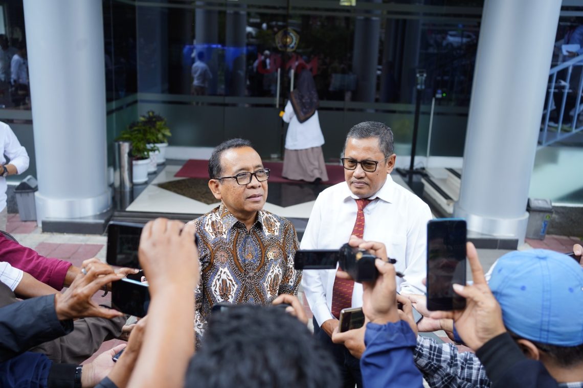 Menko PMK: Berbagai Bidang Terpengaruh oleh Kehadiran AI 1 Menko PMK RI, Prof. Dr. Pratikno, M.Soc.Sc. dalam sharing session bersama sivitas akademika Universitas Muhammadiyah Malang (UMM).