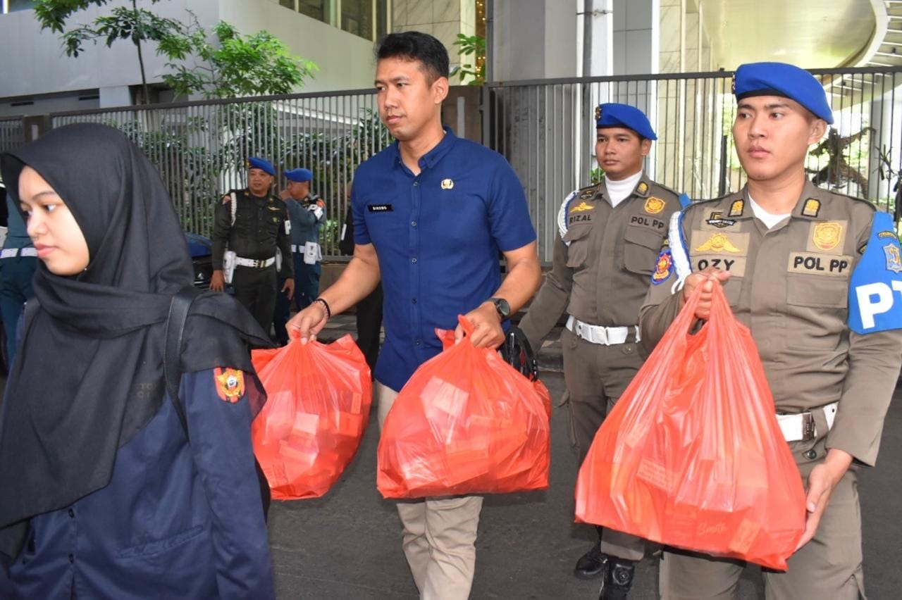 Satpol PP Surabaya dan Bea Cukai Sidoarjo Sita Aneka Rokok Ilegal dari Toko Eceran 3 rokok ilegal 2