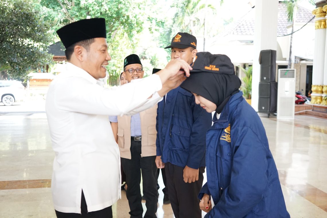 Lepas KKN Unusida, Bupati Sidoarjo Minta Mahasiswa Bisa Jadi Inspirasi Perubahan Desa 1 Bupati Sidoarjo