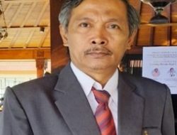 menulis biografi