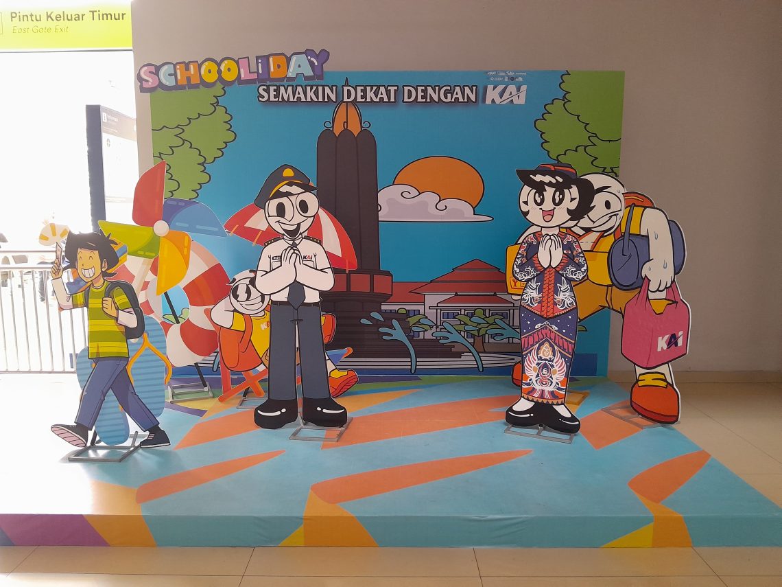 Nuansa Tematik 'Schooliday' Hadir di Stasiun Malang 1 Stasiun Malang