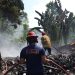 Warga Panik! Gudang Rongsokan di Tuban Ludes Dilalap Api 10 Warga Panik! Gudang Rongsokan di Tuban Ludes Dilalap Api