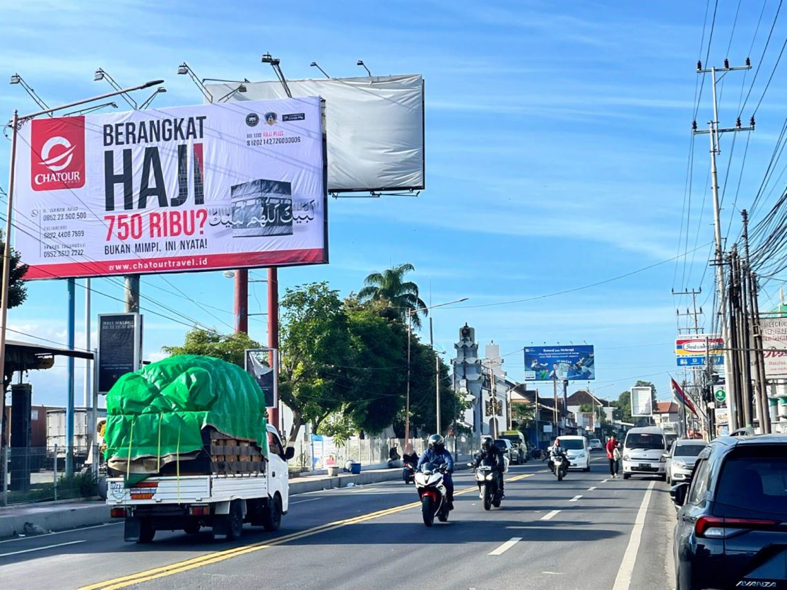 Chatour Travel Tebar Baliho se-Jatim, Kini Mimpi ke Tanah Suci Tak Lagi Sulit! 1 Chatour Travel