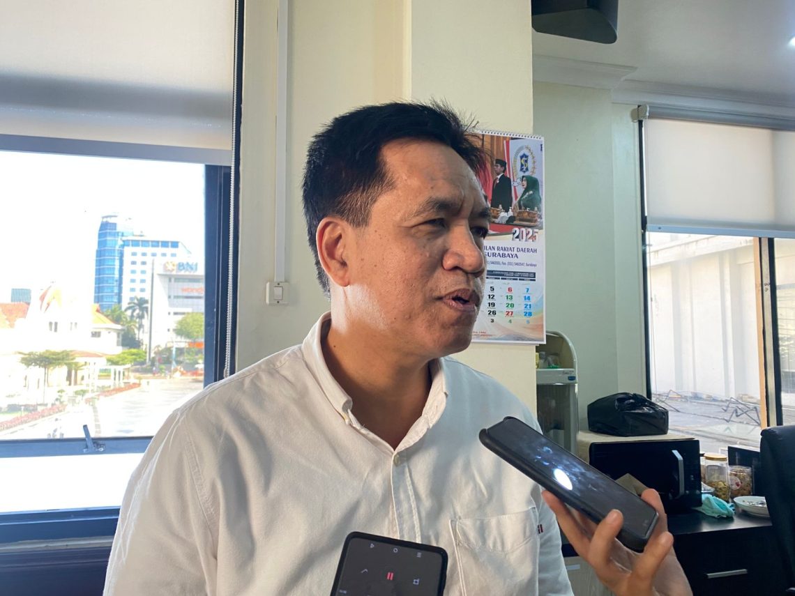 Seragam Bantuan Beda Warna, DPRD Surabaya Peringatkan Risiko Stigma bagi Siswa Miskin 5 Serangan Bantuan