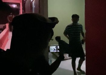 Pemuda Kepergok Asyik di Kamar Kos