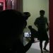 Pemuda Kepergok Asyik di Kamar Kos