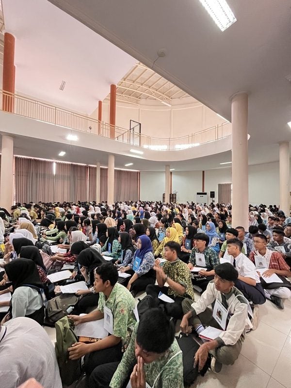 Bangun Generasi Tangguh, FK UM Dorong Kesehatan Mental dan Reproduksi Remaja di SMKN 2 Malang 3 FK UM di SMKN 2 Kota Malang.