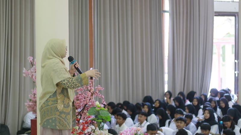 Bangun Generasi Tangguh, FK UM Dorong Kesehatan Mental dan Reproduksi Remaja di SMKN 2 Malang 1 FK UM.