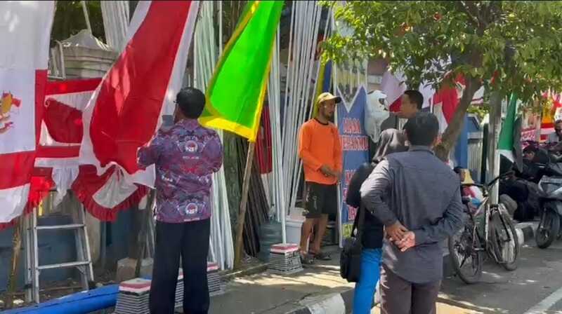 Pedagang bendera di Kabupaten Tuban.