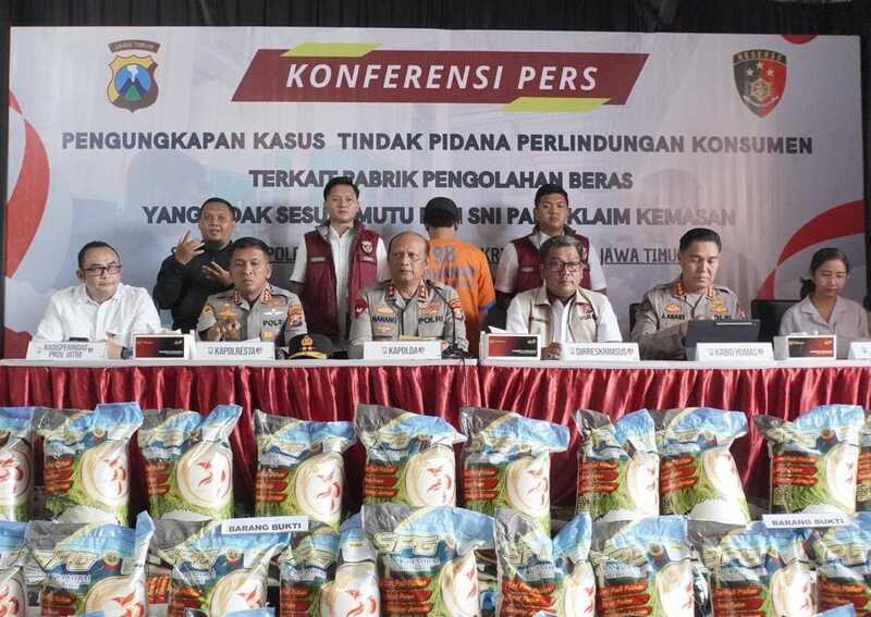 Beras oplosan di Sidoarjo.