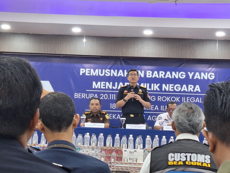 Bea Cukai Madura musnahkan rokok ilegal.