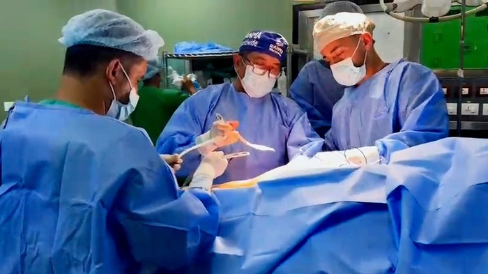 2 Dokter UB Jadi Relawan Medis di Gaza Palestina, Operasi Diiringi Dentuman Bom dan Ancaman Sniper 2 Dokter UB di Gaza.