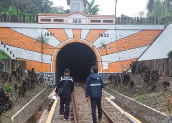 Terowongan di Jember.