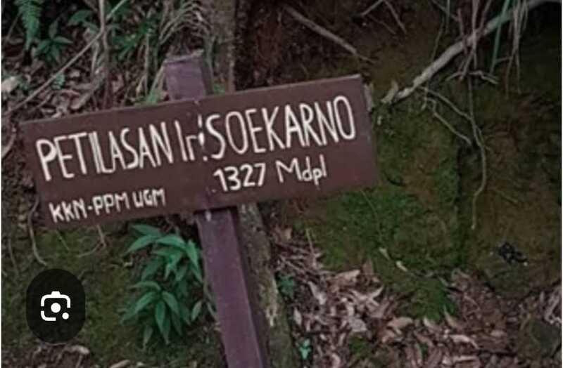 Tugu Media Group di Gunung Muria.
