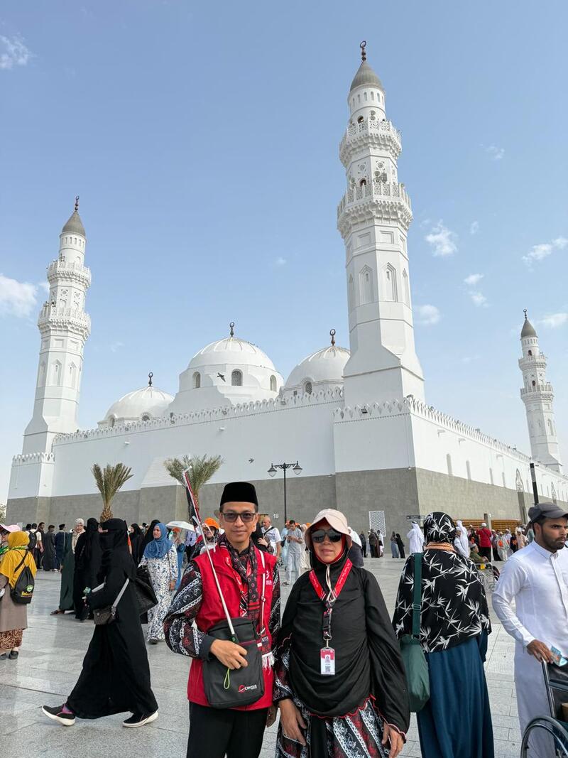 Jamaah Chatour Travel di Masjid Quba.