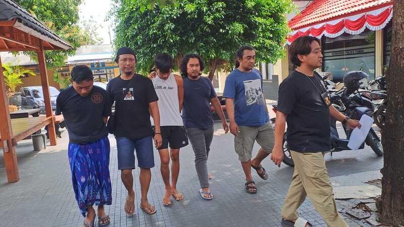Kabur ke Bali usai Diduga Aniaya Remaja, Dua Pemuda Tuban Dibekuk Polisi 1 Pemuda Tuban.