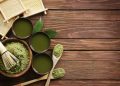 Minum matcha.
