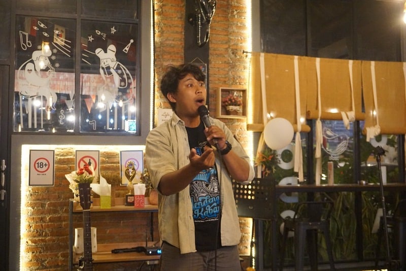 4 Komika Malang Bikin "Panas" Indie Corner, Penonton Full Senyum bareng Arom Dywarna 1 Indie Corner.