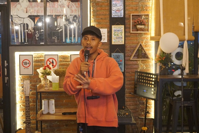 4 Komika Malang Bikin "Panas" Indie Corner, Penonton Full Senyum bareng Arom Dywarna 3 Komika di Indie Corner.