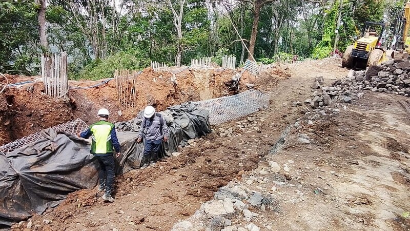 Jalur Gumitir Jember Diperkuat Teknologi Anti Longsor: Struktur Bronjong Kawat Baja Dipasang di Area Rawan Khokap 1 Jalur Gumitir Jember.