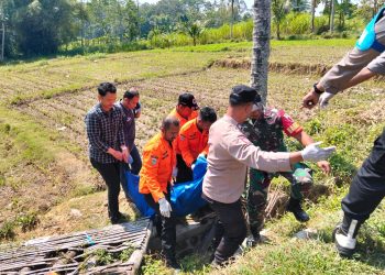 Jasad pria tanpa busana