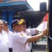 Dishub Jatim Bagi Bendera Merah Putih dan Program Trans Jatim Gratis di HUT RI