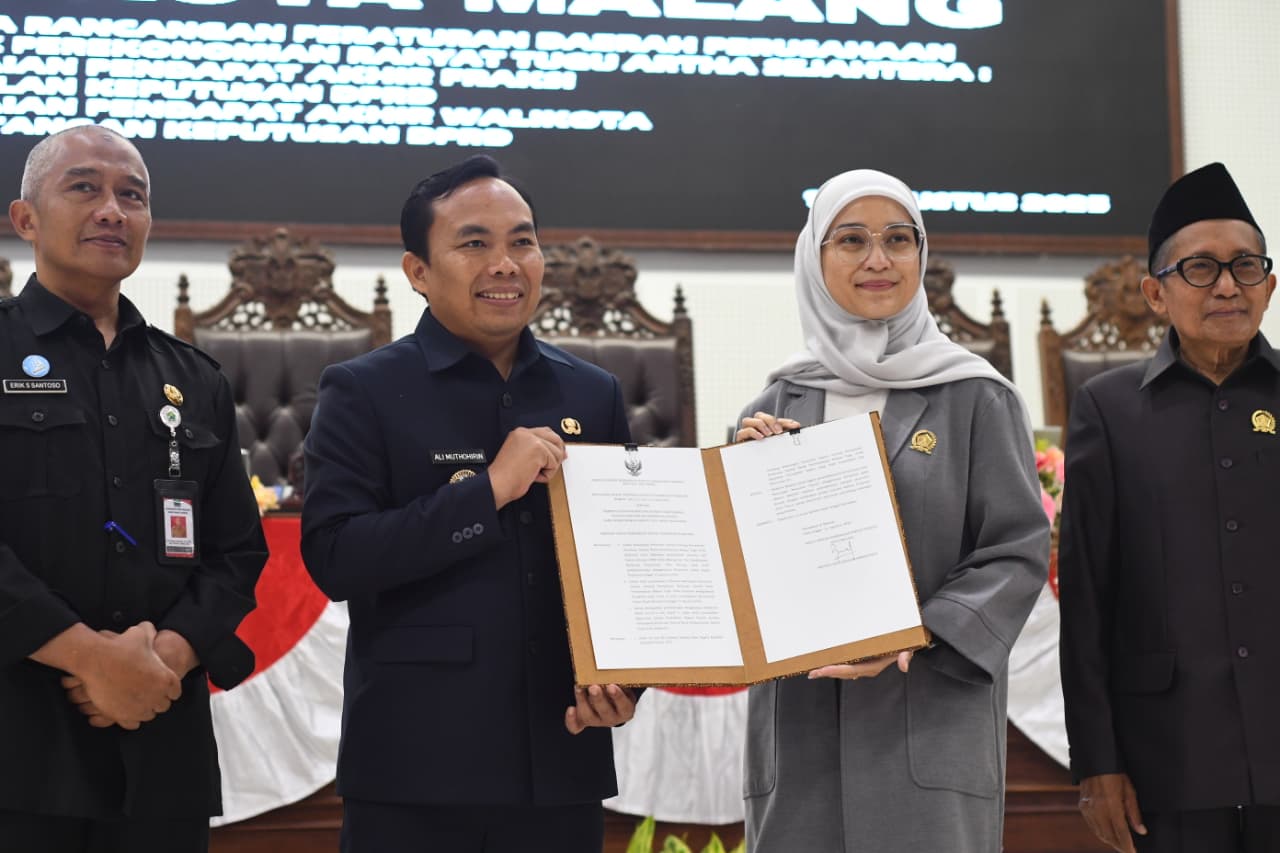 DPRD Kota Malang Harap BPR Tugu Artha Sejahtera Siap Bersaing dengan Bank Lain 2 Ketua DPRD Kota Malang