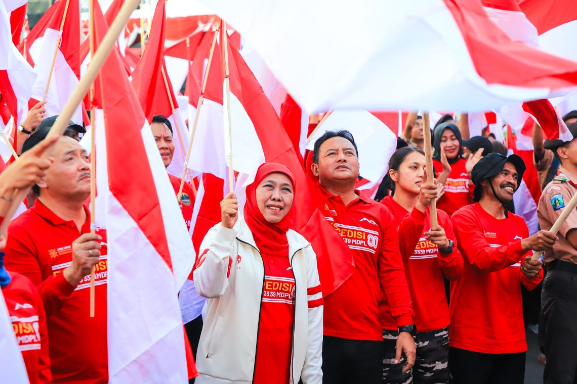 Khofifah Lepas Tim Ekspedisi 80 Arjuno: Kibarkan Merah Putih Raksasa 1 Tim Ekspedisi 80 Arjuno