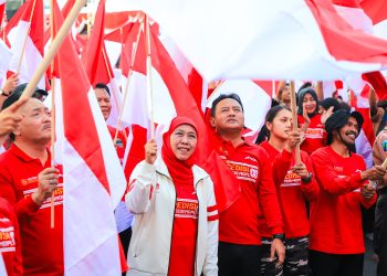 Khofifah Lepas Tim Ekspedisi 80 Arjuno: Kibarkan Merah Putih Raksasa 5 Tim Ekspedisi 80 Arjuno