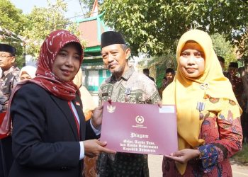 ASN Kemenag Tuban Terima Lencana Karya Satya