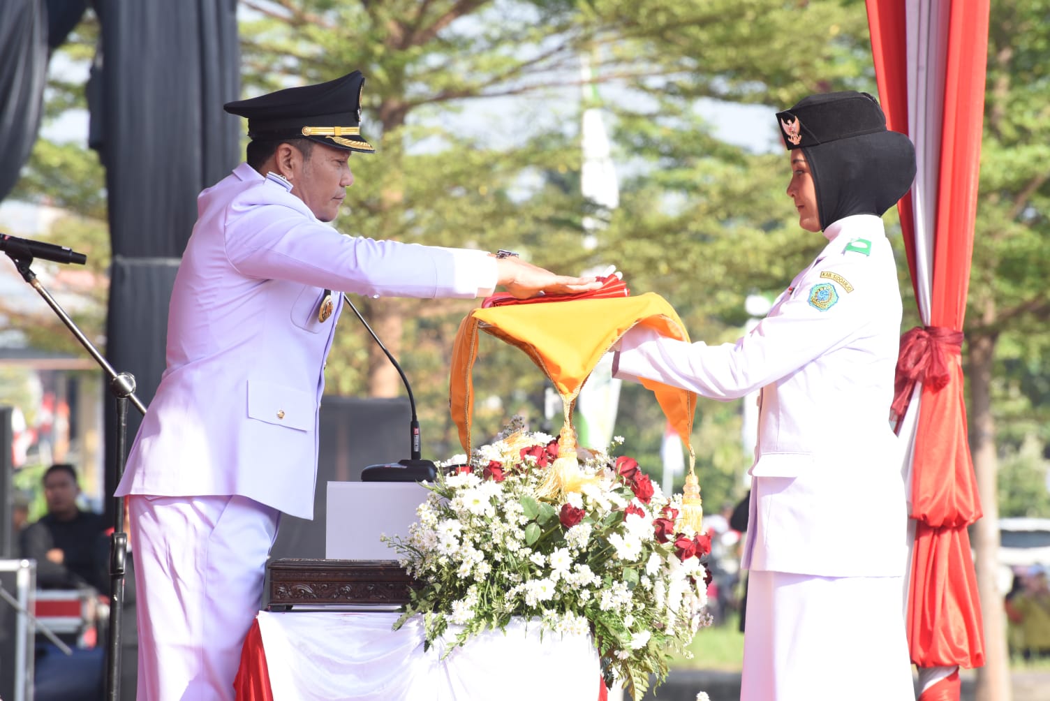 Pemkab Sidoarjo Serahkan Bantuan untuk Mantan Napiter di HUT Ke-80 RI 2 Bupati Sidoarjo