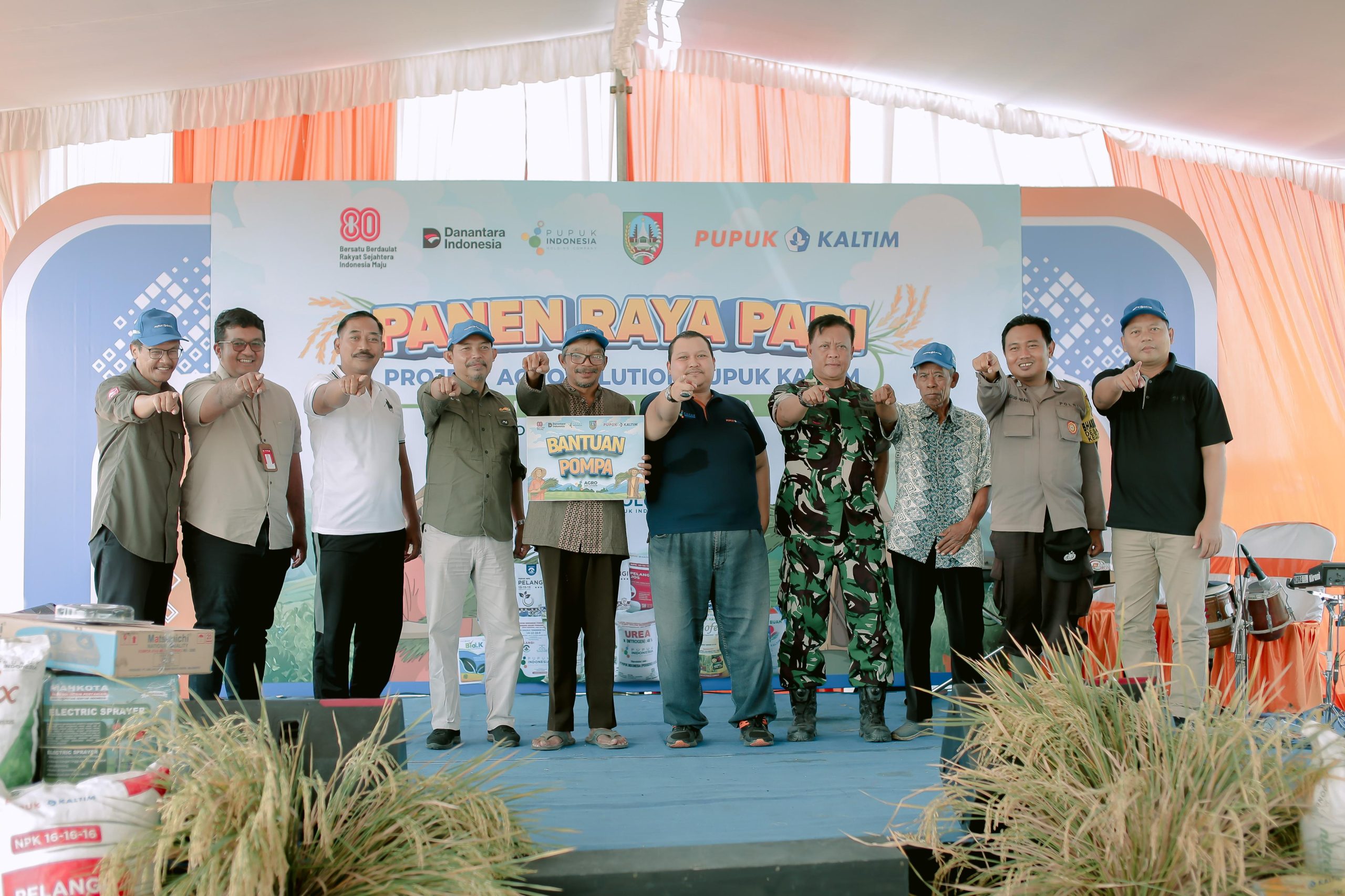 Dukung Ketahanan Pangan, Pupuk Kaltim Panen Raya Padi Agrosolution di Jombang 2 panen raya 1 scaled
