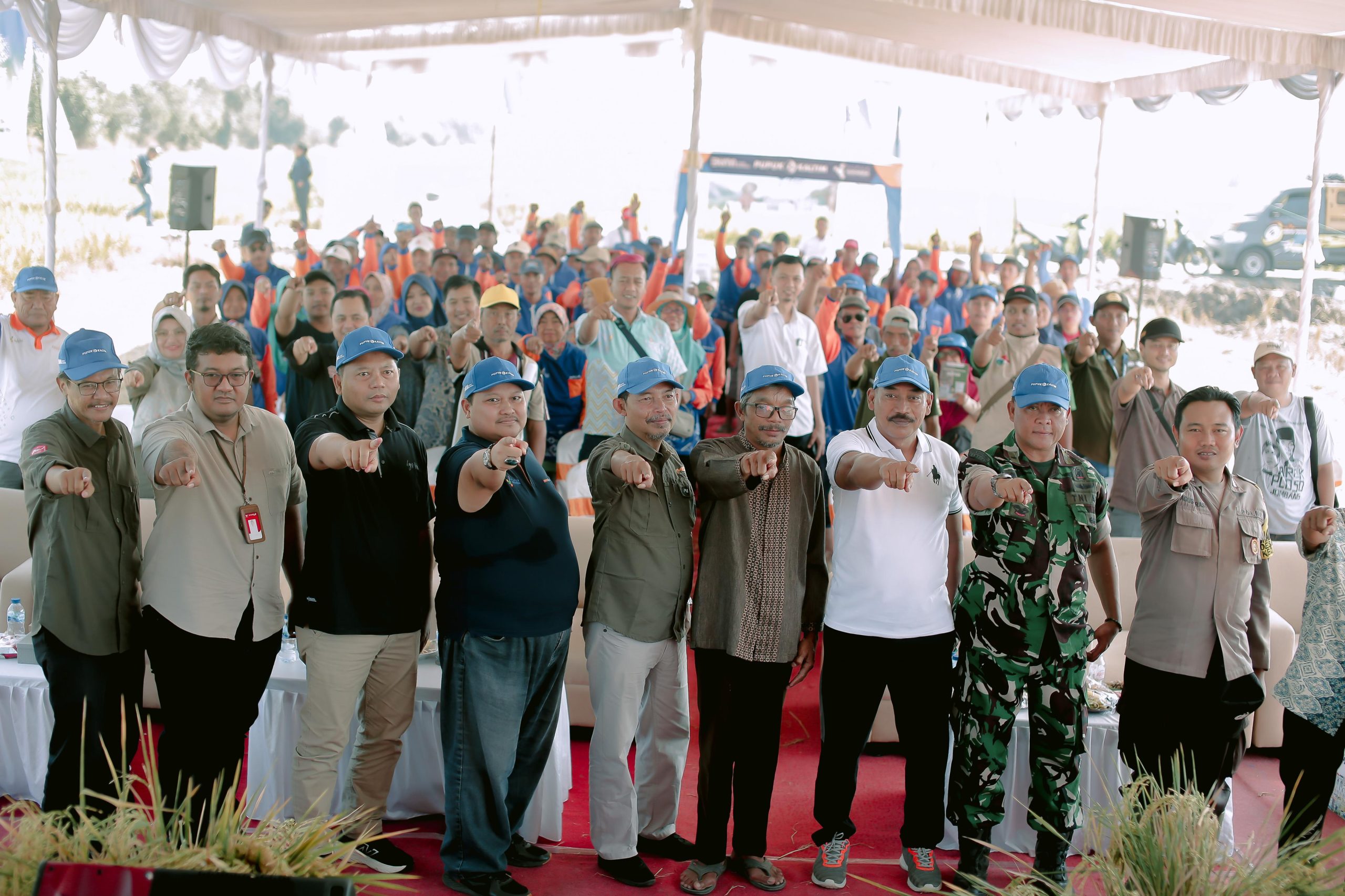 Dukung Ketahanan Pangan, Pupuk Kaltim Panen Raya Padi Agrosolution di Jombang 3 panen raya 2 scaled