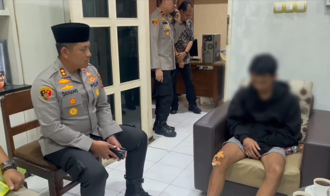 Pemuda Asal Pasuruan Diamankan! Diduga Provokasi Copot Bendera Arema 1 Arema FC