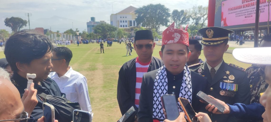 Simbol Solidaritas: Gus Fawait Tampil dengan Syal Palestina di Upacara Peringatan HUT Ke-80 RI 1 Gus Fawait
