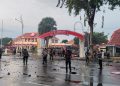 Ricuh Aksi Solidaritas Ojol Depan Grahadi Surabaya: Pagar Jebol, Motor Dibakar, Taman Porak-Poranda