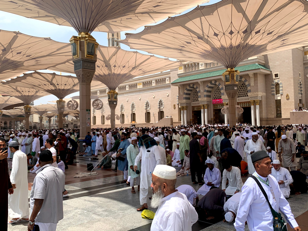 Jum’at Terakhir di Madinah, Tak Terasa Air Mata Menetes Deras (16) 1 Madinah