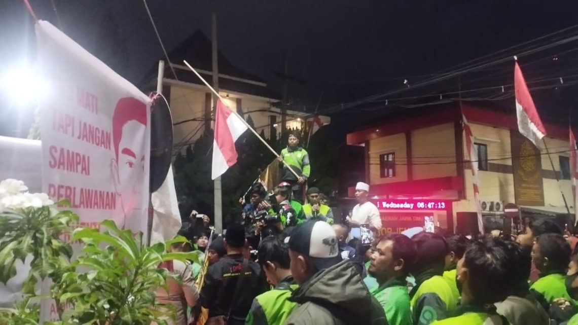 Ojol Dilindas Mobil Rantis Brimob, Komunitas Driver Online Aksi Damai di Polres Jember 1 ojol dilindas mobil rantis Brimob