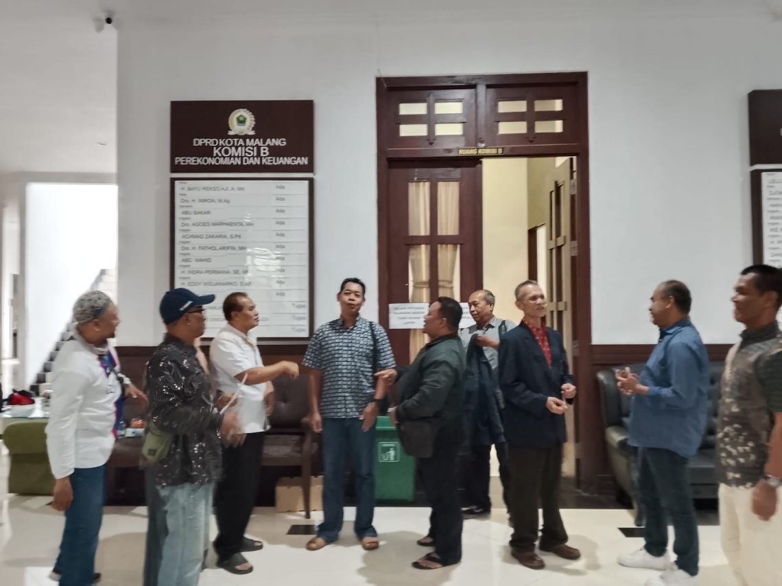Pedagang Pasar Blimbing Mengadu ke DPRD Kota Malang: Retribusi Ditarik Tapi Fasilitas Pasar Tak Kunjung Dibenahi 1 Pedagang Pasar Blimbing