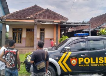 dua jenazah Ibu-Anak ditemukan membusuk di rumah kosong